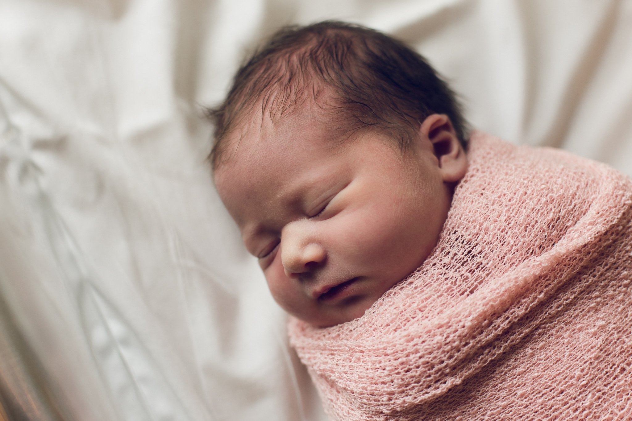 newborn-baby-girl-hospital-session