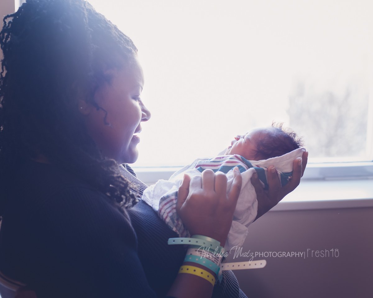 fresh48-hospital-session-newborn-photos-with-mom-oakland-county