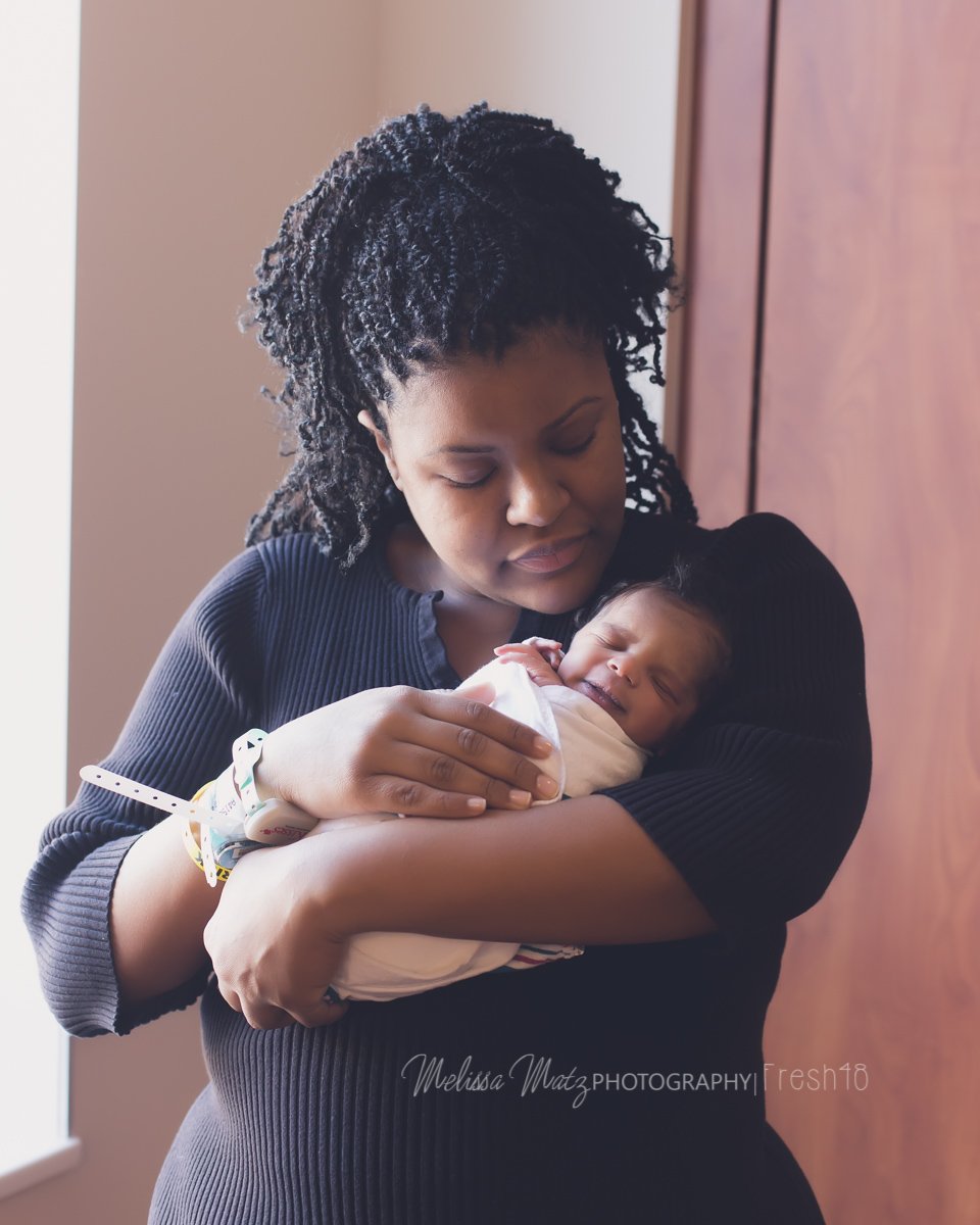 fresh48-hospital-session-newborn-photos-with-mom-oakland-county
