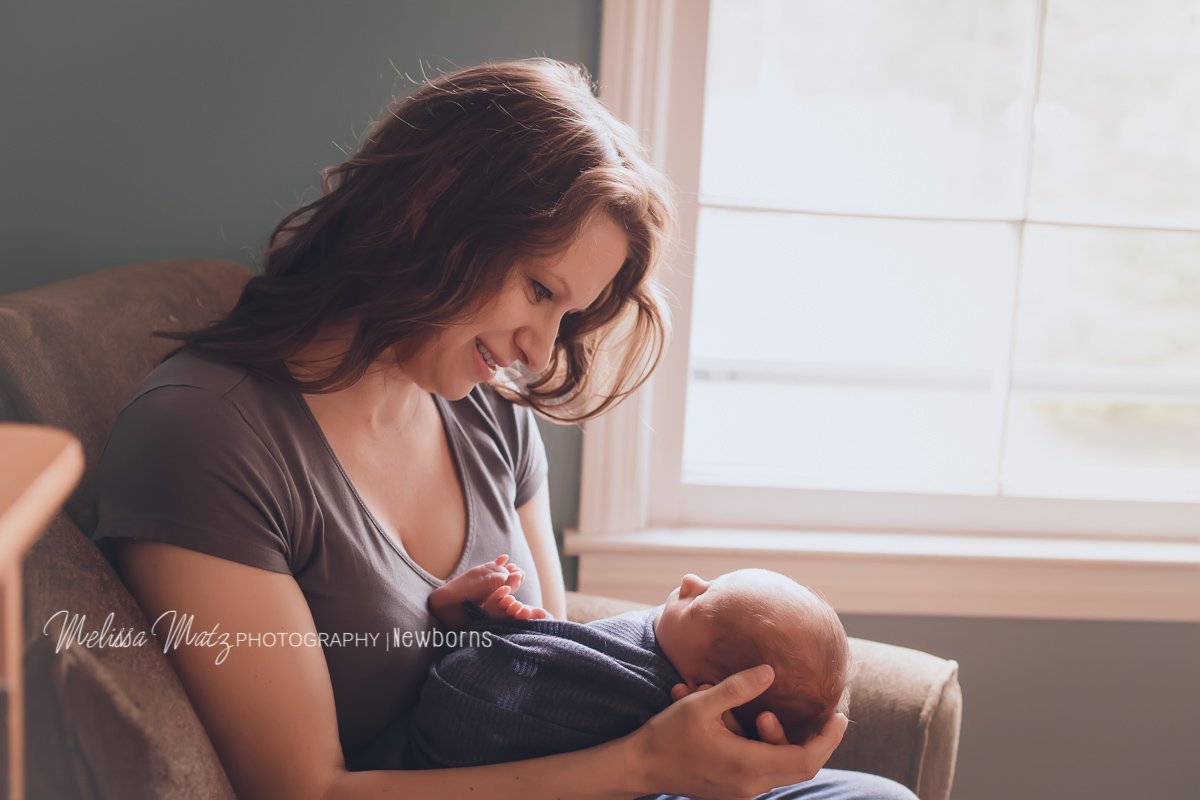 mommy and newborn baby boy photo session