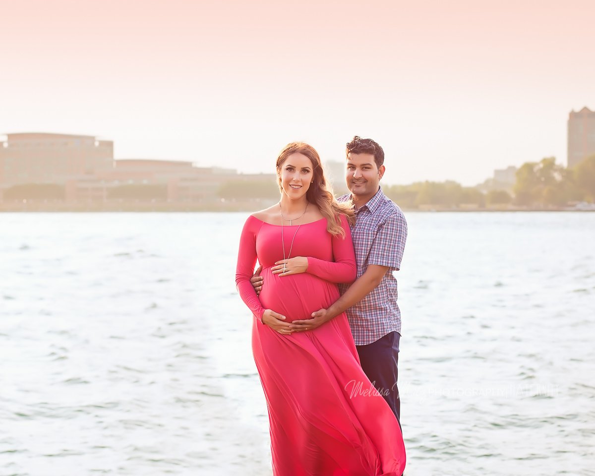 metro-detroit-maternity-photographer-belle-isle-session-on-the-water