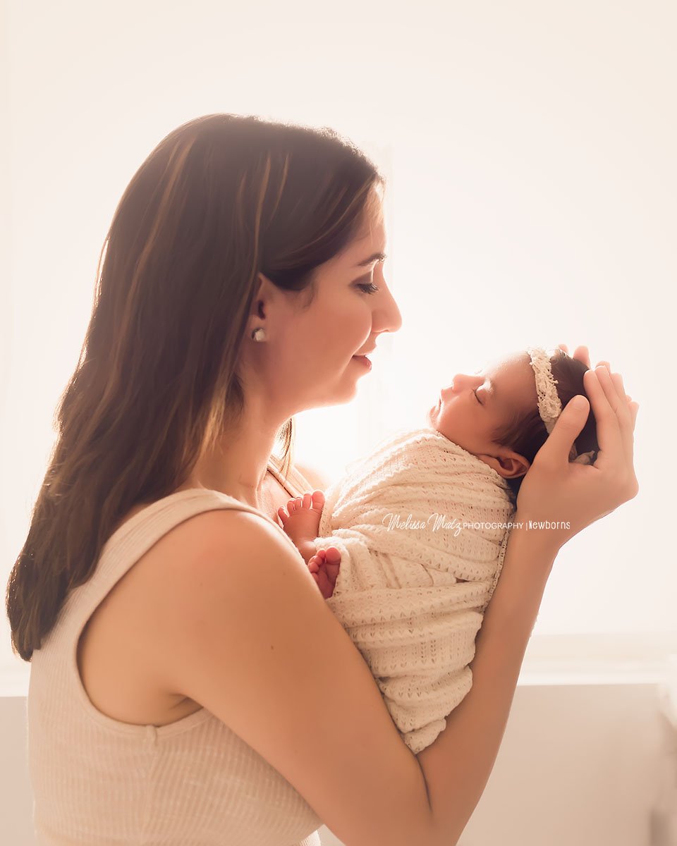 oakland-county-newborn-phototgrapher-momma-and-baby-girl-troy-mi