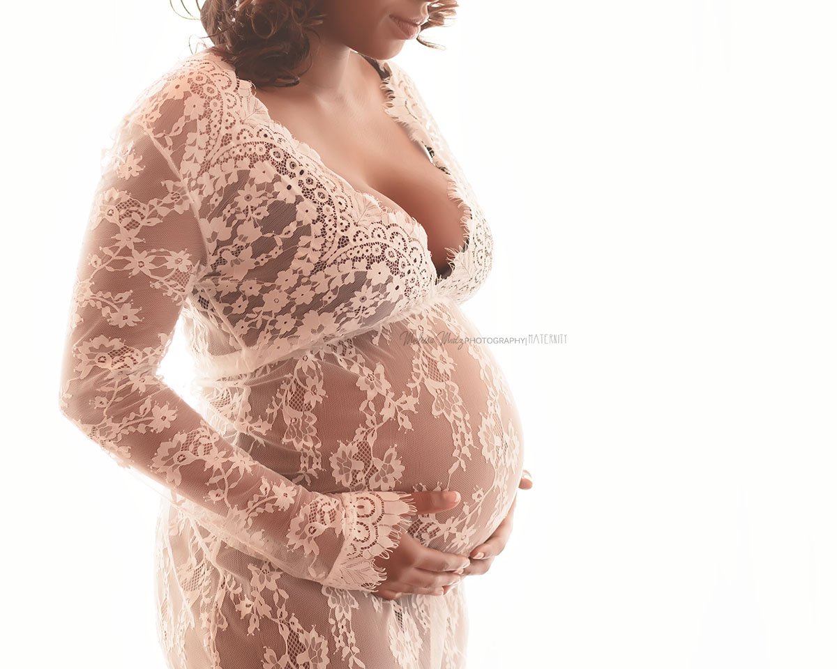 maternity-photo-session-shelby-township-lace-gown
