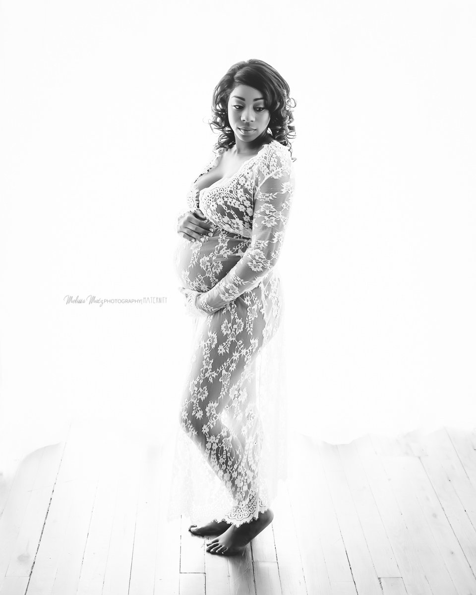 maternity-photos-rochester-hills-white-lace-gown