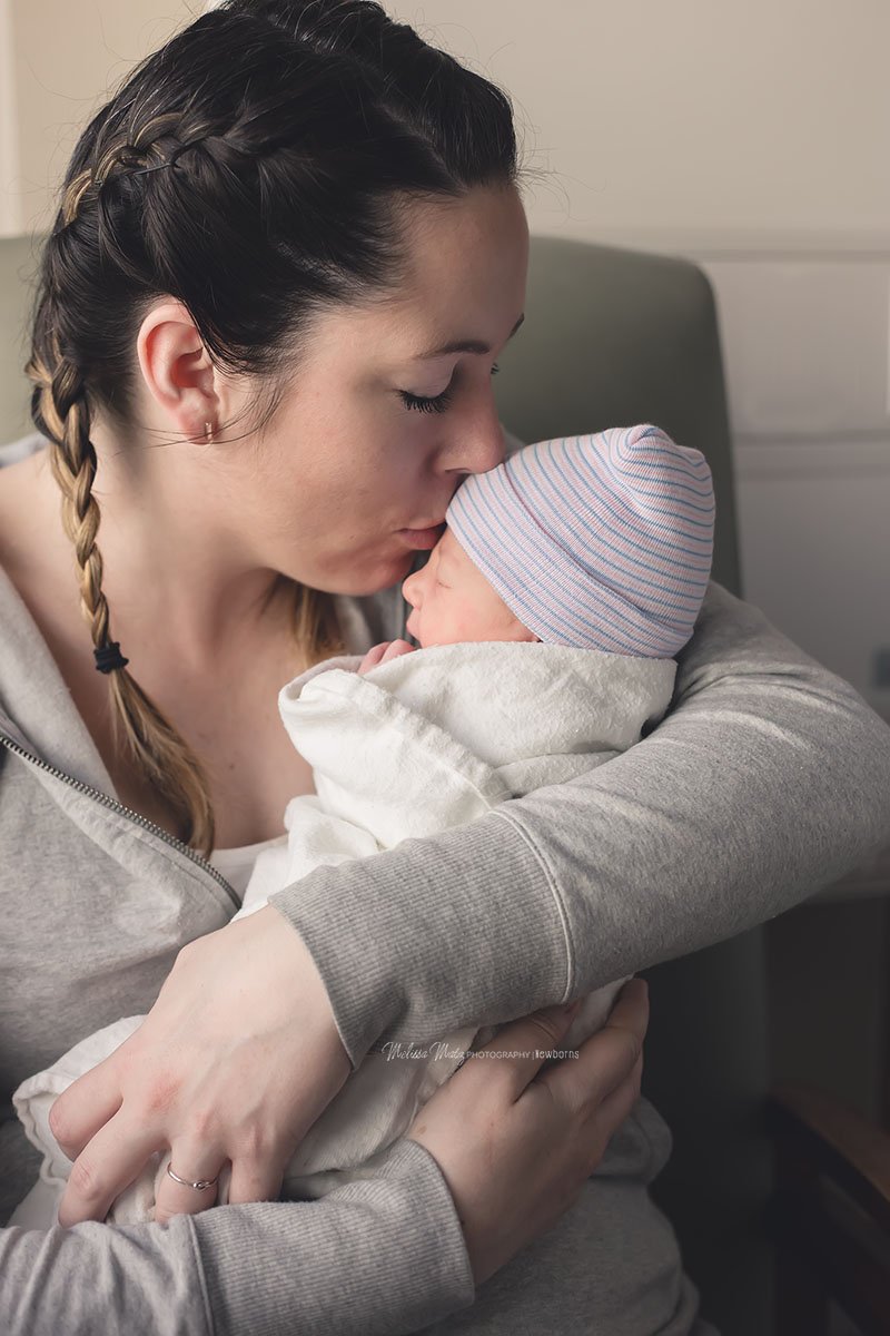 mom-and-baby-fresh48-newborn-photo-session-macomb-county-newborn-photographer
