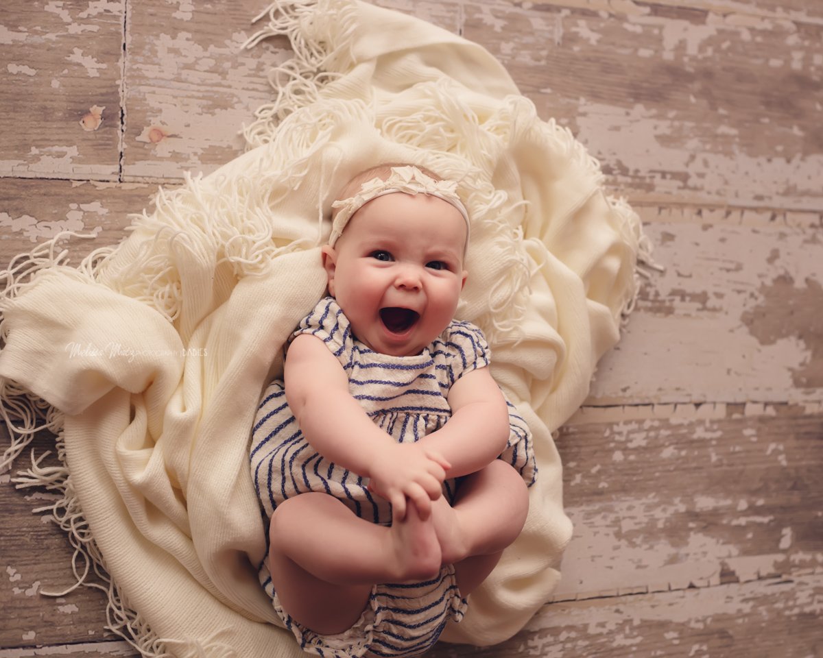 6-months-photos-macomb-county-baby-photographer