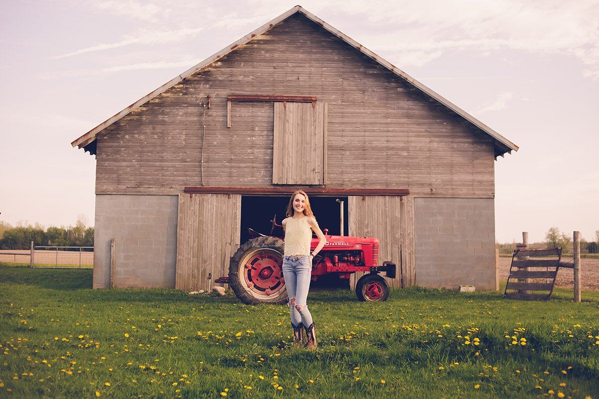 senior-session-barn-macomb-county-senior-photographer-tractor