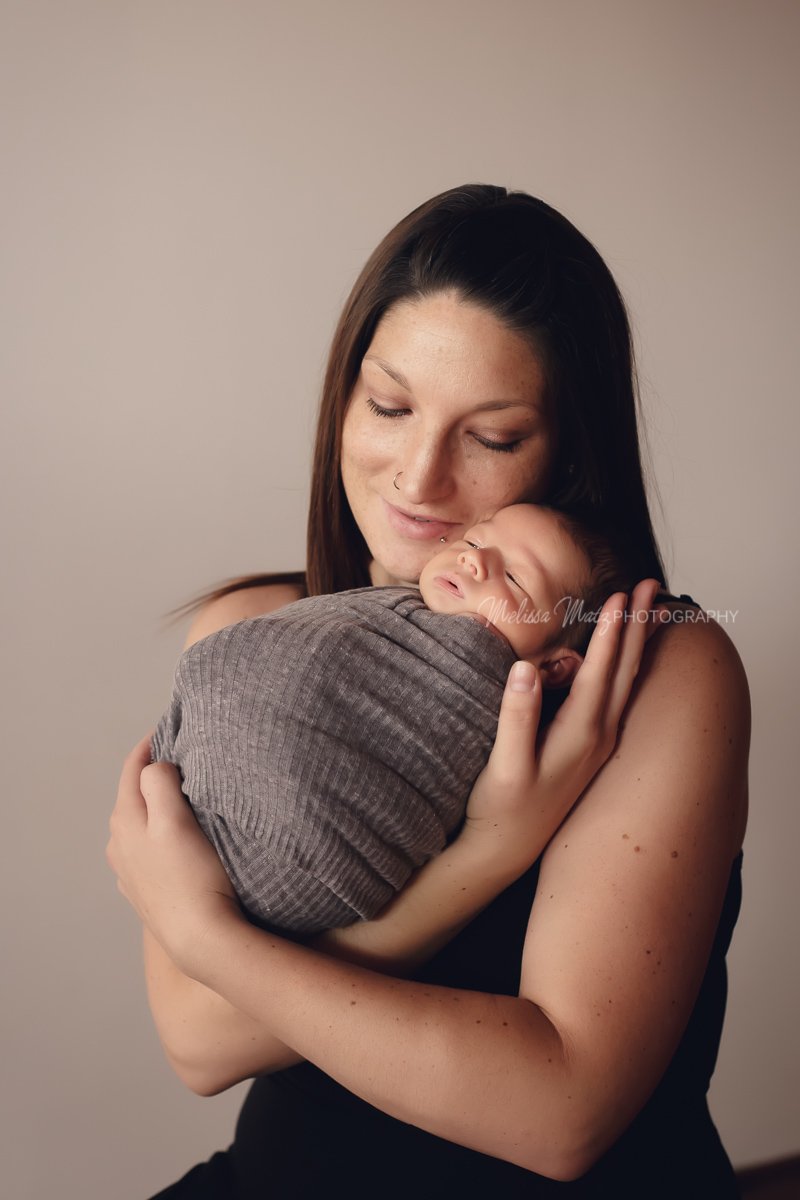 oakland-county-newborn-photographer-newborn-baby-boy-with-mama