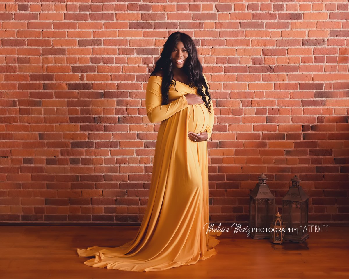 gorgeous-mama-to-be-in-yellow-macomb-county-maternity-photographer-studio-armada-mi