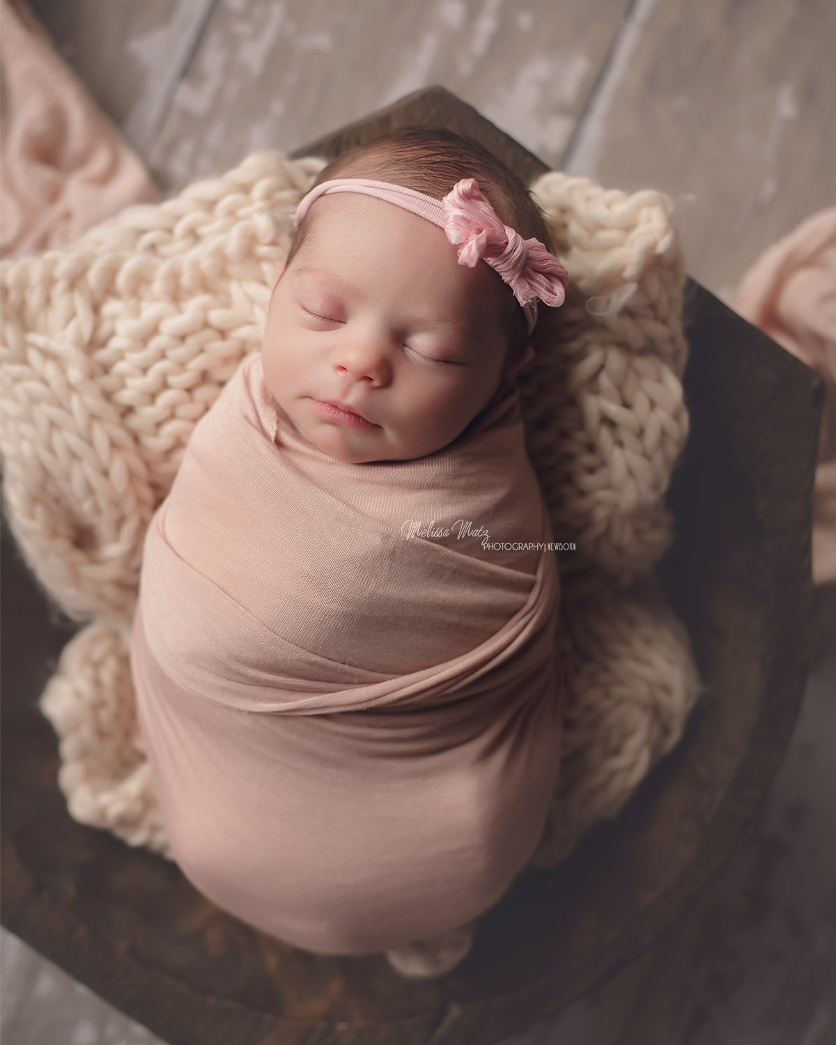 metro-detroit-newborn-photographer-newborn-pink-bonnet