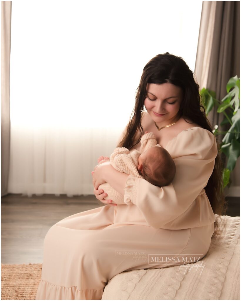 macomb michigan newborn photographer mom and baby cuddling