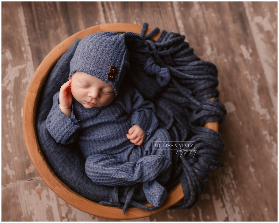 Artistic newborn photo with gentle side lighting taken in utica mi photo studio